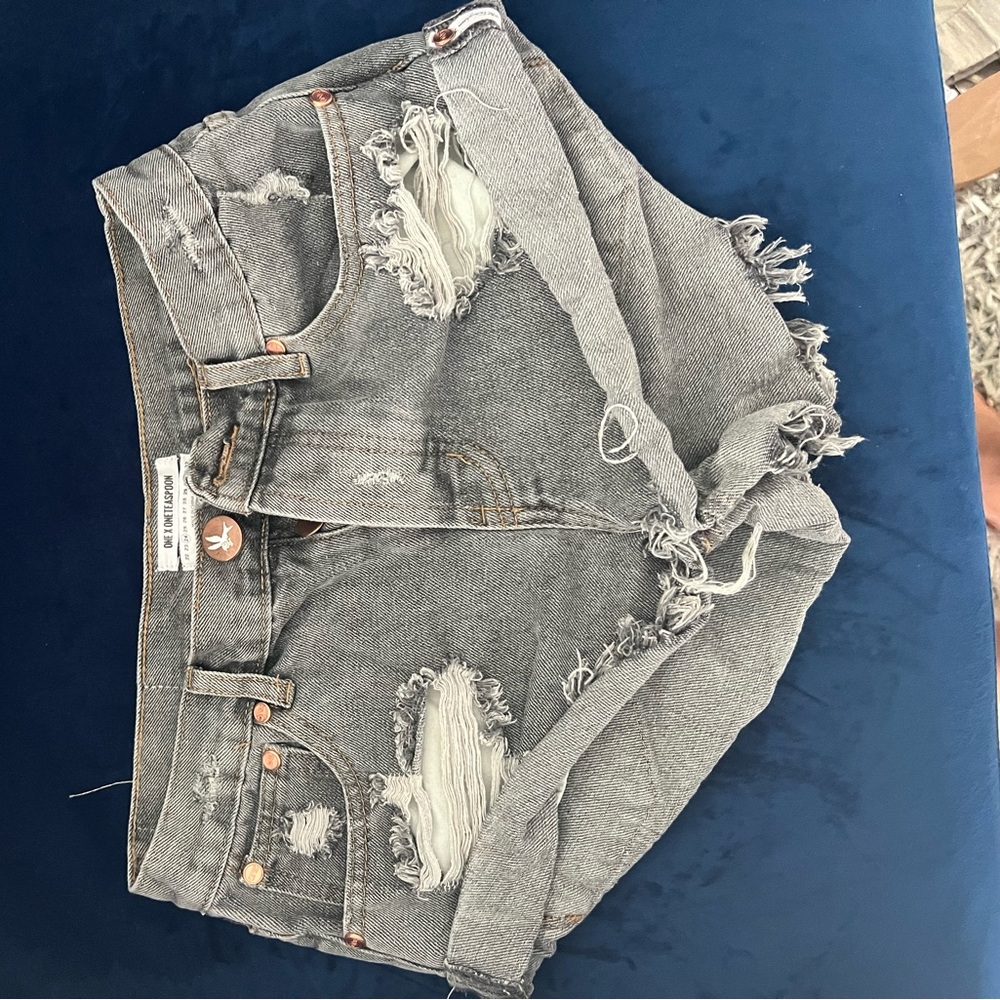 Grey one teaspoon shorts size 24 good condition!!